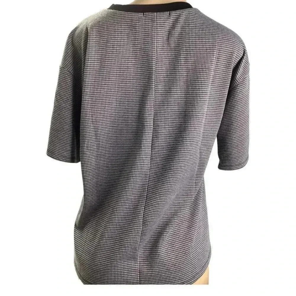 NAIF Size Large Women’s Print Material Short Sleeve Top. New With Tags. - Picture 3 of 6